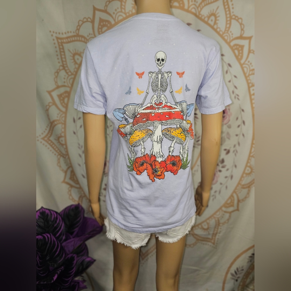 Like New Call Your Mother Skeleton and Mushrooms Graphic Tee Size Small